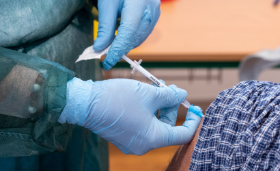 Vakcína ochráni seniorov pred COVIDom až na 93 %, a to už po prvej dávke