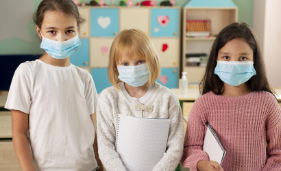 Deti a covid: Čo funguje a čo nie na potlačenie pandémie v školách?