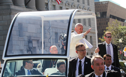  Organizátori návštevy pápeža si podľa ÚVZ môžu slobodne zvoliť režim