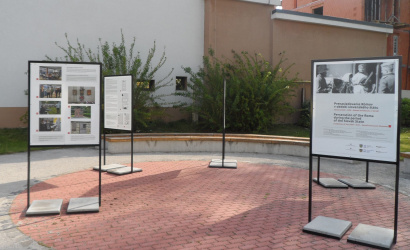 Výstava v exteriéri o prenasledovaní rómov bola hojne navštevovaná