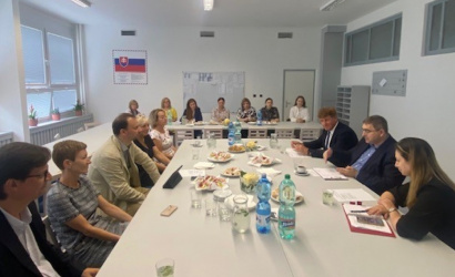 Minister školstva D. Bútora v rámci výjazdov po Slovensku navštívil Nitru. Stretol sa s vedením škôl vzdelávajúcich ukrajinské deti