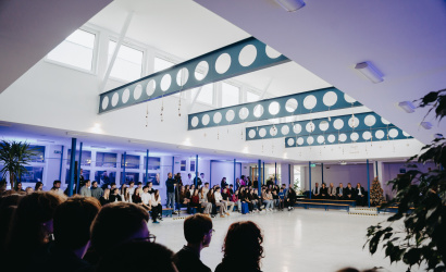 Átrium župného gymnázia v Dunajskej Strede prešlo modernizáciou. Nová strecha prinesie študentom pohodlné a bezpečné priestory