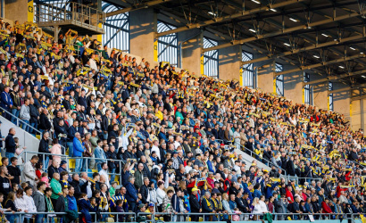 Diváci a MOL Aréna