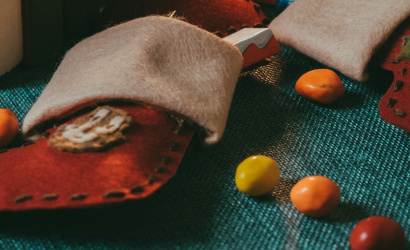 Skrytá hrozba v mikulášskych balíčkoch: čo robiť, ak dieťa vdýchne drobný predmet?