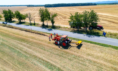 Novou posilou flotily krajských cestárov je špeciálna kosačka, vydáva sa na cesty a cyklotrasy