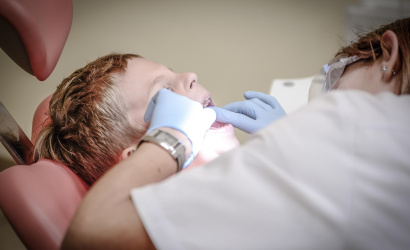 Pozor! U zubára nemusíte platiť za všetko. Všeobecná zdravotná poisťovňa upozorňuje na čo všetko máte nárok