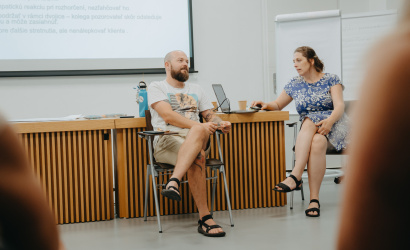 Vzdelávaním pracovníkov zariadení sociálnych služieb župa pomáha predchádzať závislostiam seniorov