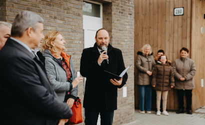    Župa otvorila nové bývanie v Medveďove: Klienti vymenia veľkokapacitné zariadenia za domov rodinného typu