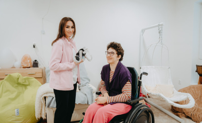 Trnavská župa prináša budúcnosť do sociálnych služieb: Virtuálna realita pomáha opatrovateľkám aj klientom v Skalici a Košútoch