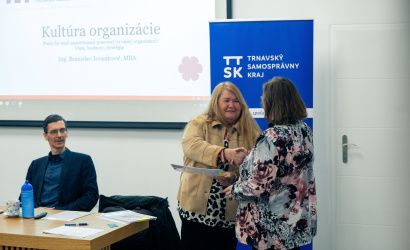 Trnavská župa zvyšuje latku v sociálnej starostlivosti: Odbornosť  potvrdilo 81 osvedčení