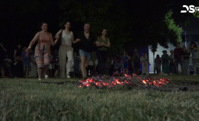 Embedded thumbnail for Tradičný umelecký festival v najdlhší deň a najkratšiu noc v roku