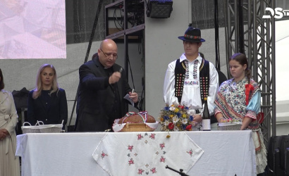Embedded thumbnail for Brány Žitnoostrovského jarmoku sa slávnostne otvorili