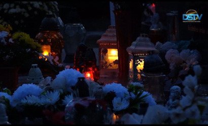 Embedded thumbnail for V cintorínoch v Dunajskej Strede horia sviečky 