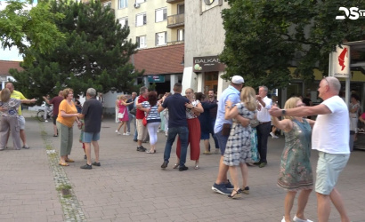Embedded thumbnail for Na Vámbéryho námestí sa uskutočnil netradičný tanečný flashmob 