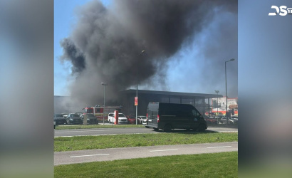 Embedded thumbnail for Požiare strniska a požiar na strešnej konštrukcii autosalónu 