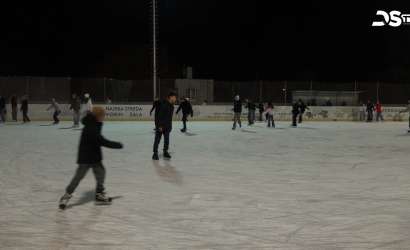 Embedded thumbnail for Mestská umelá ľadová plocha je stále otvorená