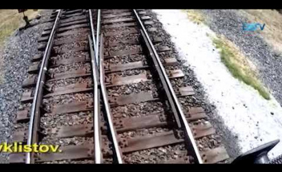 Embedded thumbnail for Ukážkou znázornili tragické následky, keď vlak zrazí cyklistu na železničnom priecestí