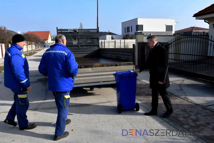 Primátor Hájos Zoltán sa rozhodol vrátiť druhú smetnú nádobu Samospráva sa snaží o čo najväčšie separovanie odpadu