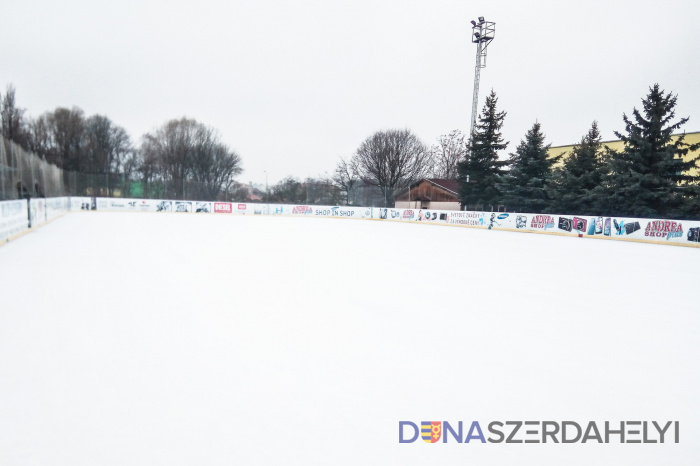 Archívne foto Mestské umelé klzisko je zatvorené
