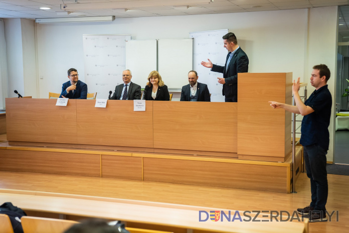 Facebook/ TTSK Posunkový jazyk po prvýkrát na Trnavskej univerzite v Trnave
