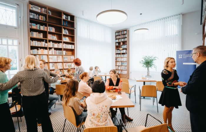 Novinkou vo vynovenej župnej knižnici je osobná zbierka Antona Srholca, verejnosť si ju môže vychutnať aj vo zväčšenej čitárni