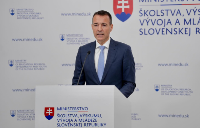 Školy začnú od roku 2026 vyučovať o umelej inteligencii