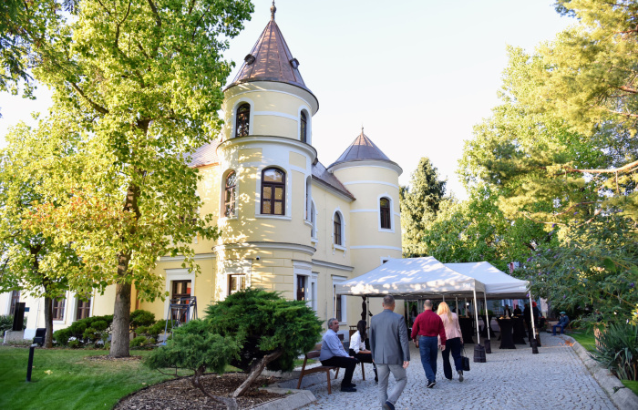 Obnovená Vermesova vila: opäť otvorili sídlo Galérie súčasných maďarských umelcov 