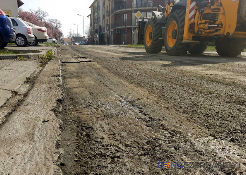 Prebieha oprava Komenského ulice a nasleduje Športová