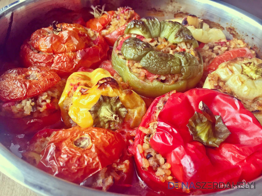 Gemista – vegánska plnená paradajka a paprika na grécky spôsob