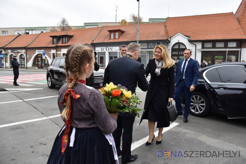 Návšteva pani prezidentky sa nevyhla ani chúlostivým otázkam