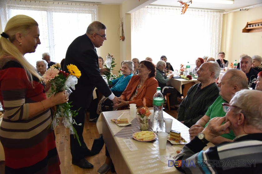 Pozdravili obyvateľov domovov seniorov