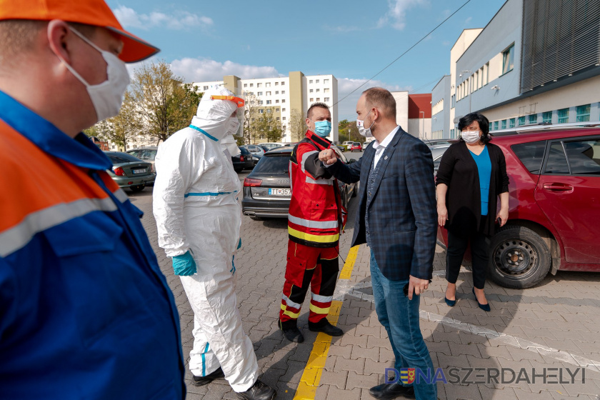 Facebook/ TTSK 650 rúšok pred dobrovoľných záchranárov