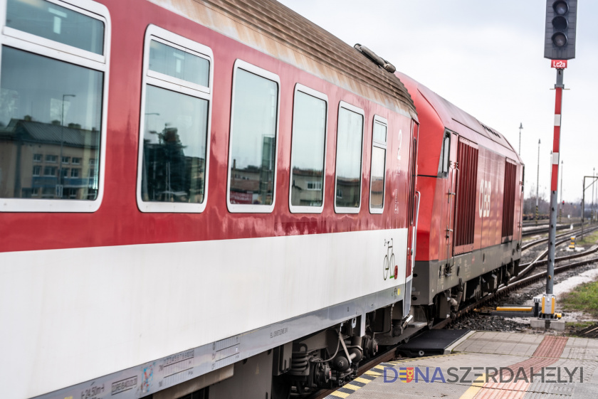 Železničnú dopravu opäť zabezpečuje národný dopravca