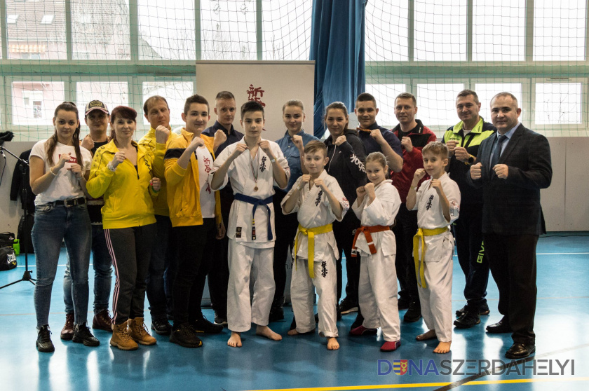 Seishin karate klub získal v Martfű šesť medailí