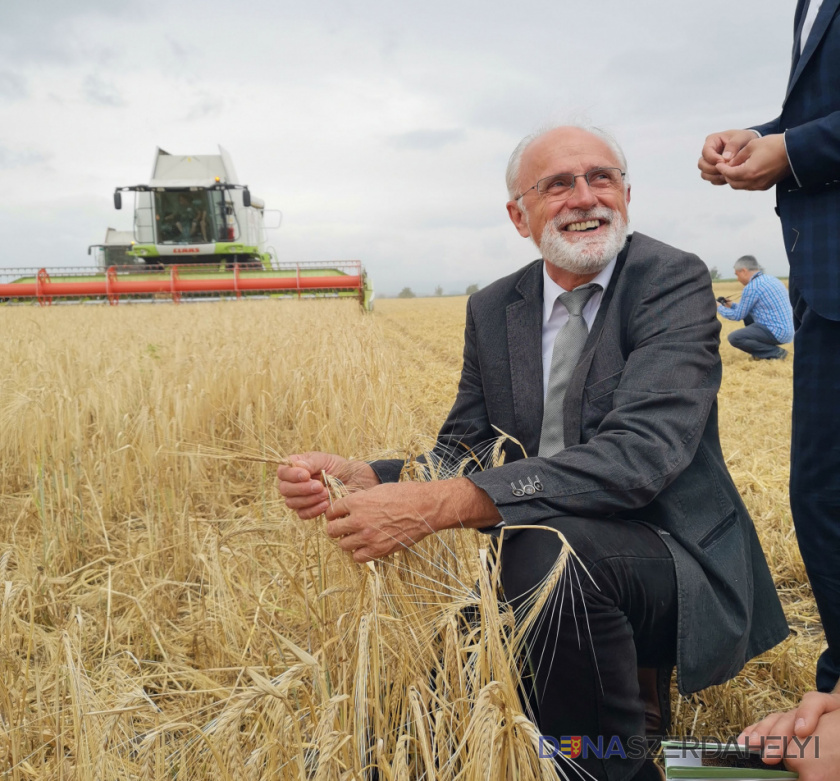 Minister Ján Mičovský na žatevnom výjazde