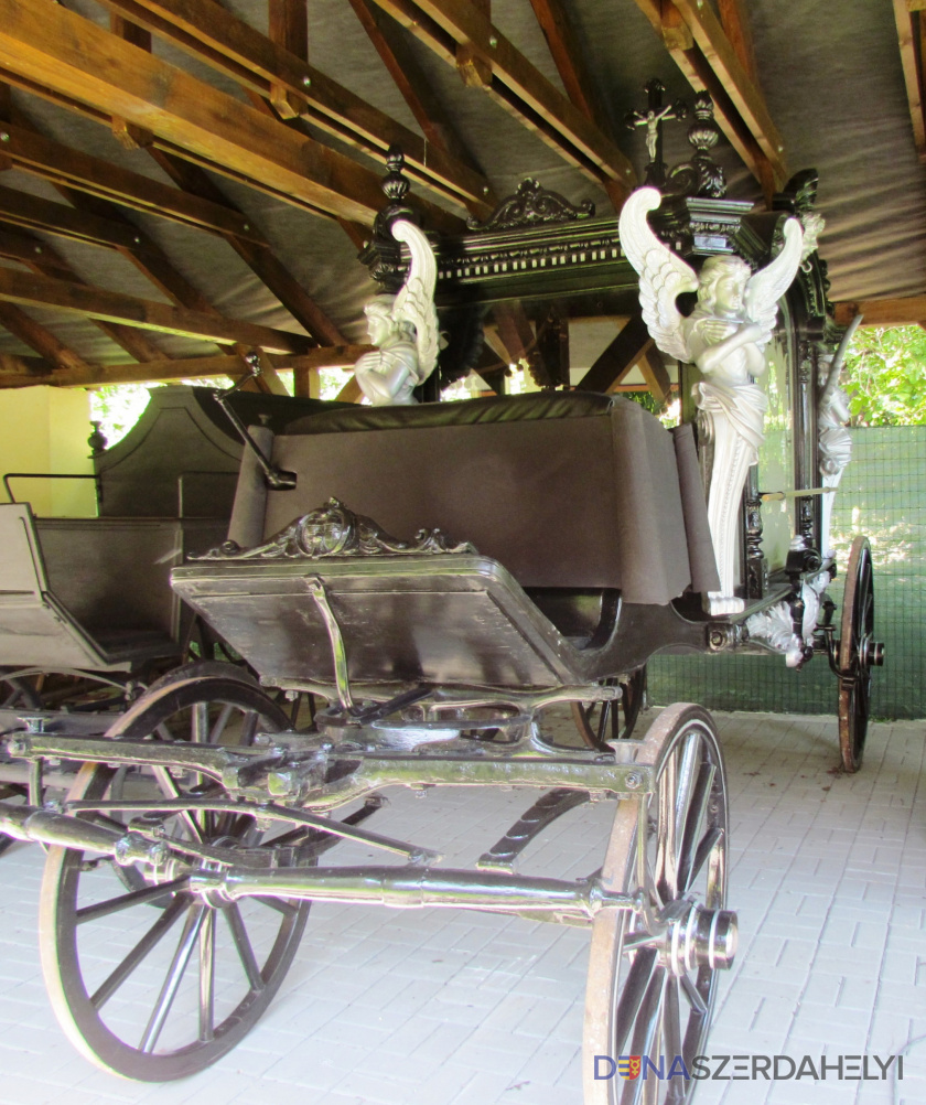 Reštaurovanie pohrebných kočov bolo úspešne zavŕšené Žitnoostrovské múzeum Dunajská Streda