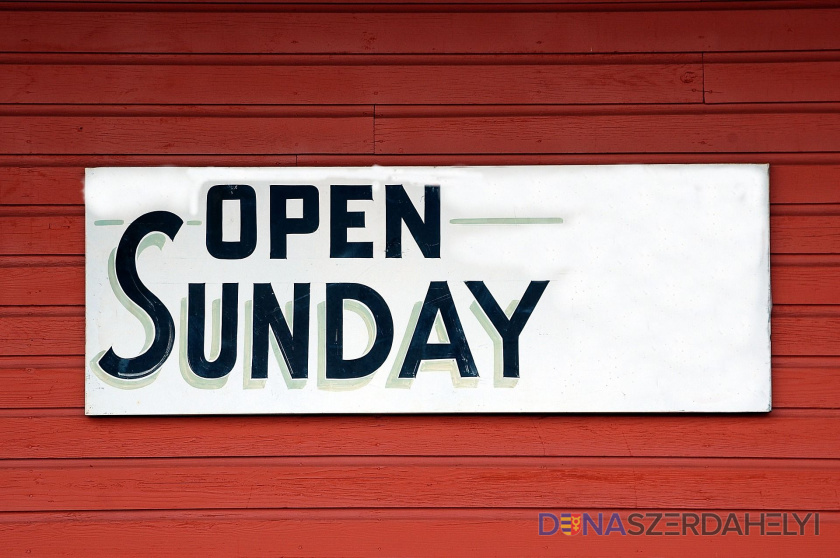 Obchody v nedeľu môžu otvoriť. Sanitárny deň sa ruší