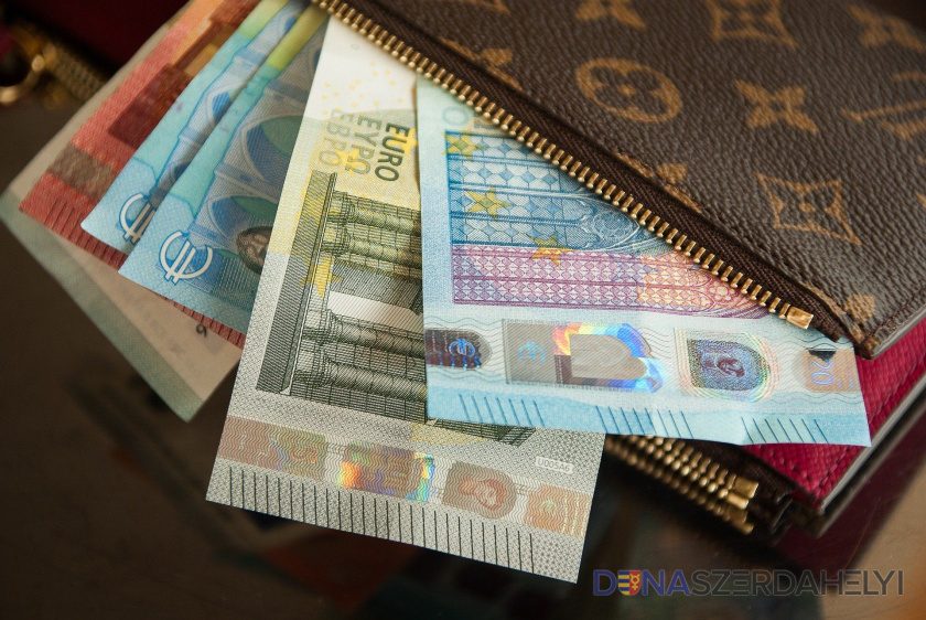 Priemerný zárobok Slovákov stúpol medziročne takmer o 70 eur