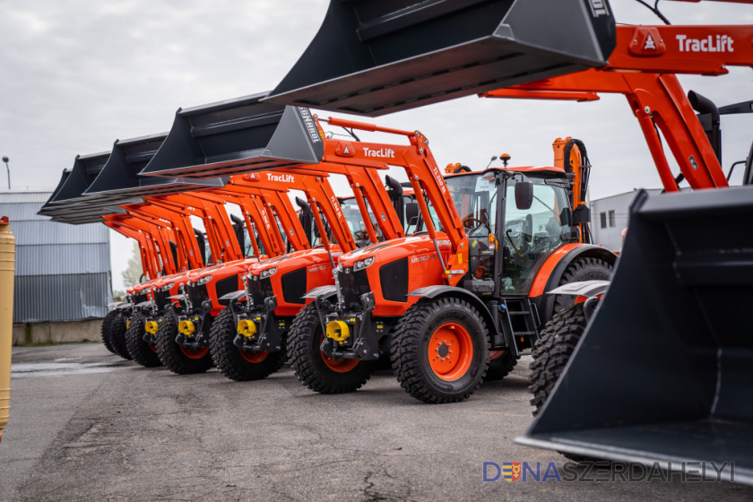 Nové traktory pomôžu počas letnej aj zimnej údržby ciest