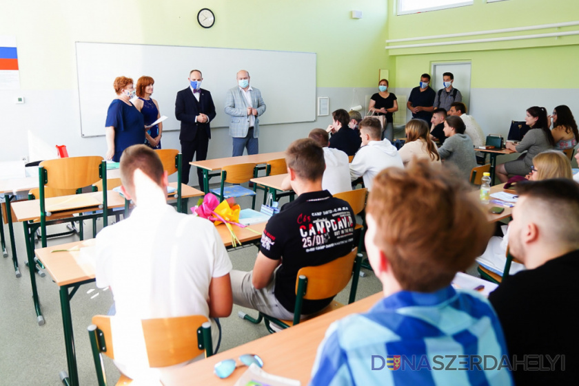 Foto: trnava-vuc.sk Žiaci skalického gymnázia sa učia online