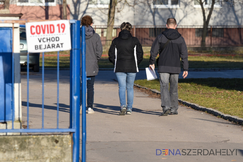 Od pondelka sa uvoľnia opatrenia, otvoria sa obchody aj služby