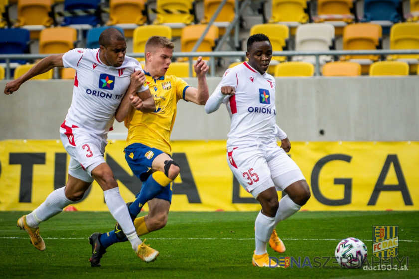 dac1904.sk DAC s Trenčínom vyzbierali 800 eur pre Svetielko nádeje