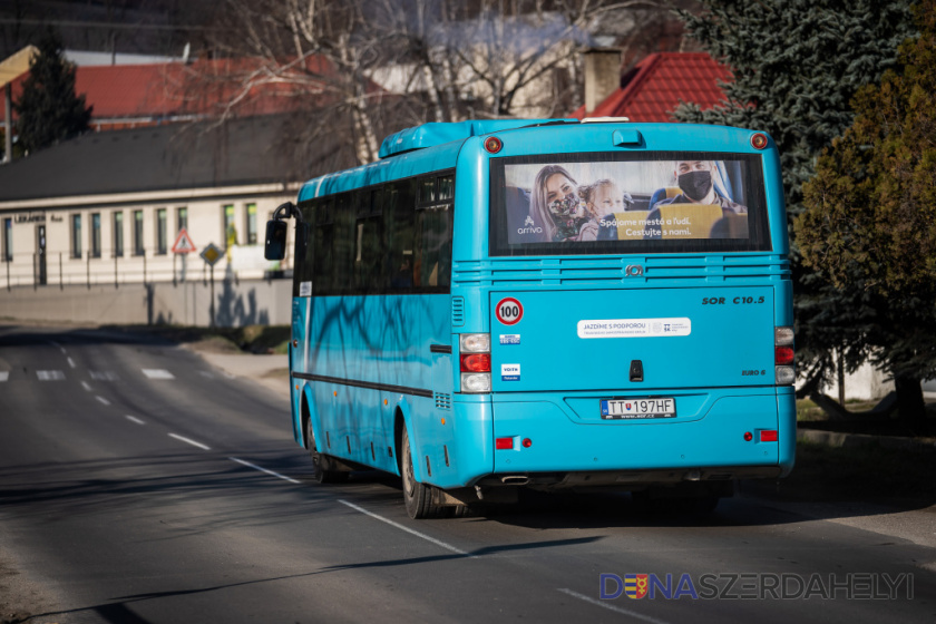 Prímestské autobusy budú znova jazdiť podľa štandardných cestovných poriadkov
