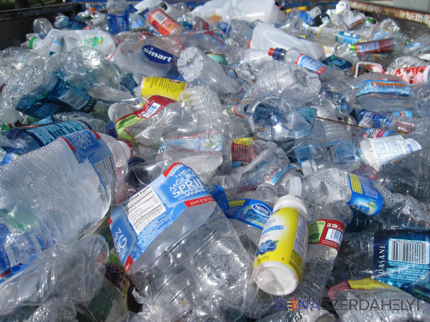 Plastové fľašky a plechovky bude možné vrátiť do obchodu nestlačené