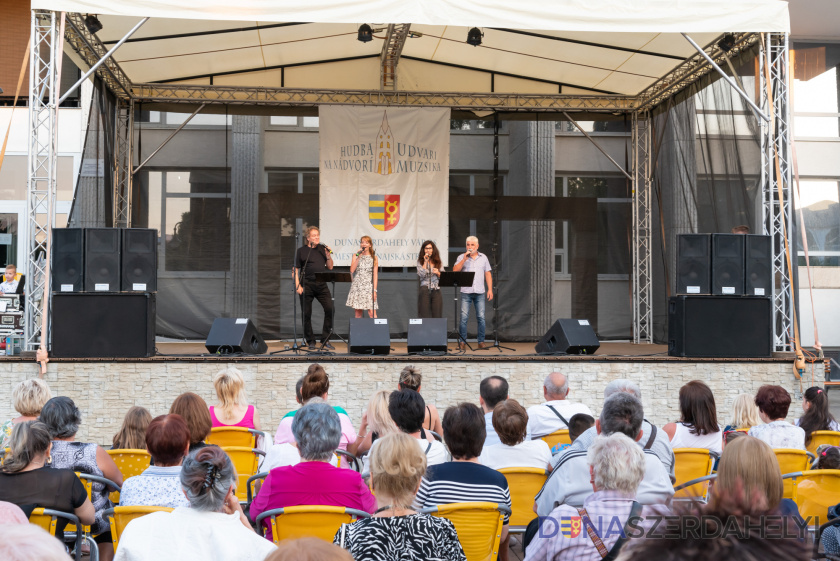 Foto: Rózsár Vince Vo štvrtok koncertovali Four Art Singers – s videom