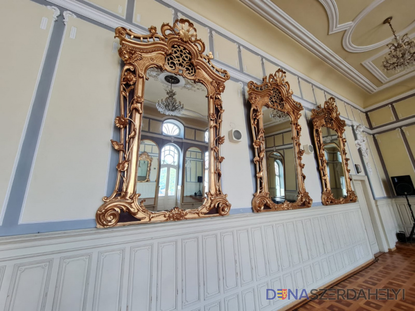 Foto: trnava-vuc.sk Župa začína rekonštruovať Zrkadlovú sálu Divadla Jána Palárika