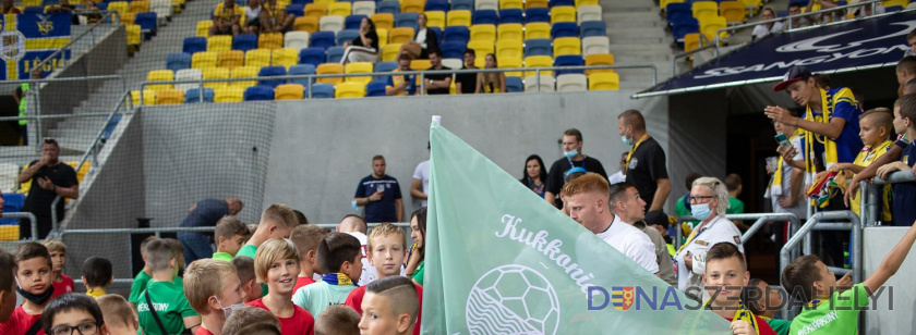 Mladých futbalistov regiónu podporuje Občianske združenie Kukkonia a MOL Akadémia