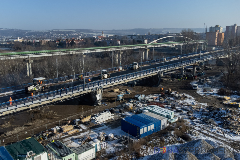 Termín otvorenia mosta v Hlohovci sa po konzultácii s dotknutými orgánmi posúva do prvej polovice januára
