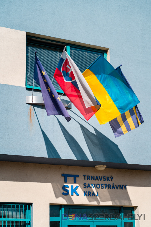 Kraj vyjadruje solidaritu s Ukrajinou, jej vlajku vyvesil na budovu svojho úradu