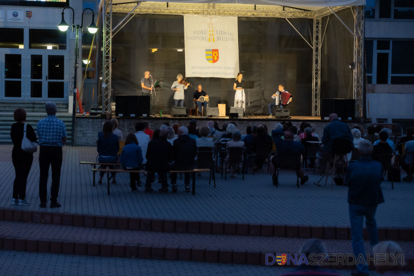 Druhý koncert podujatia Hudba na nádvorí bol spomienkou na dunajskostredské židovstvo - s videom